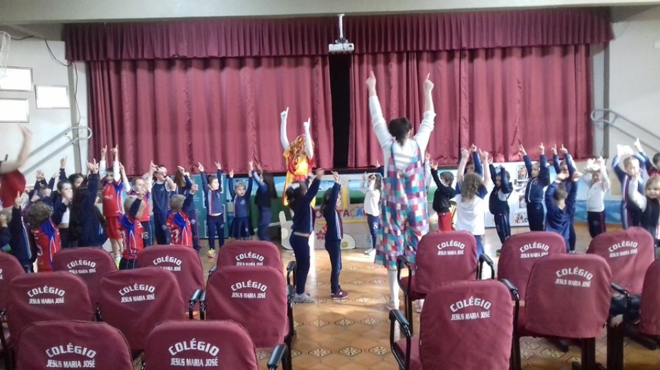 Multiplicadores do programa Roda de Leitura realizam atividade no Colégio Jesus Maria José