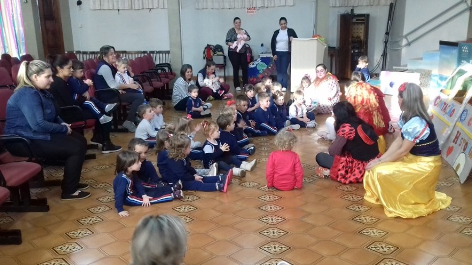 Multiplicadores do programa Roda de Leitura realizam atividade no Colégio Jesus Maria José