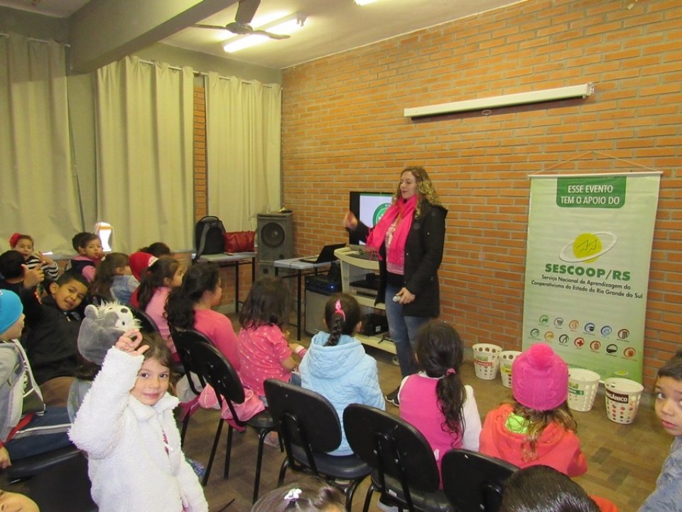 Eco Cooperação realiza ações em escolas e associações na região metropolitana de Porto Alegre