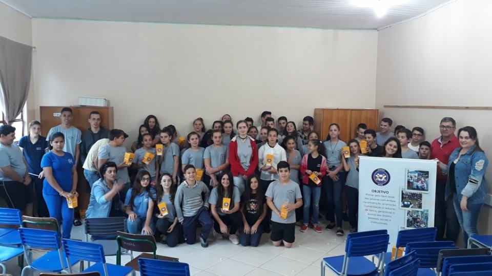 Vivendo Saúde premia alunos em concurso de redação na região de Quilombo