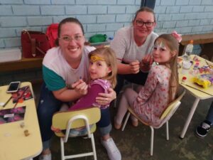 Contação de Histórias encanta pais e alunos no Dia da Família na Escola