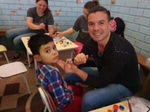 Contação de Histórias encanta pais e alunos no Dia da Família na Escola