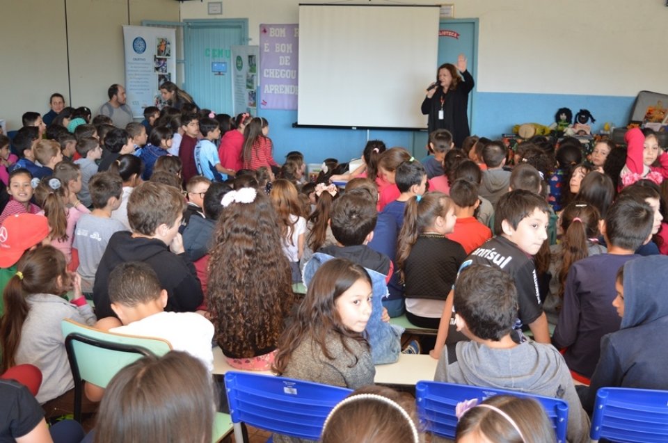 Escola Hebert de Souza recebe programa Roda de Leitura