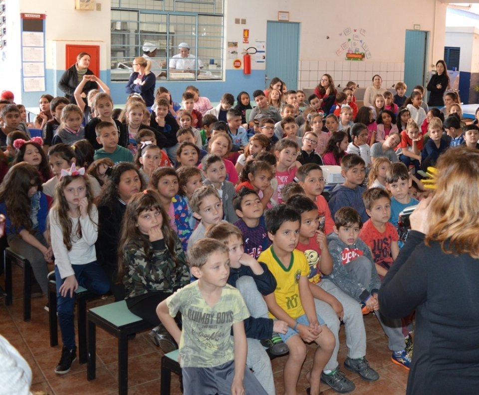 Escola Hebert de Souza recebe programa Roda de Leitura