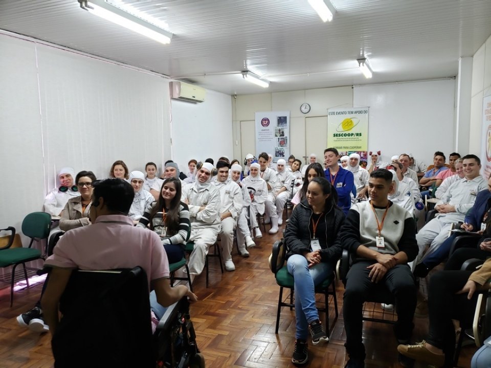 Atitude Agora promove palestra via SESCOOP para unidades Aurora no Rio Grande do Sul