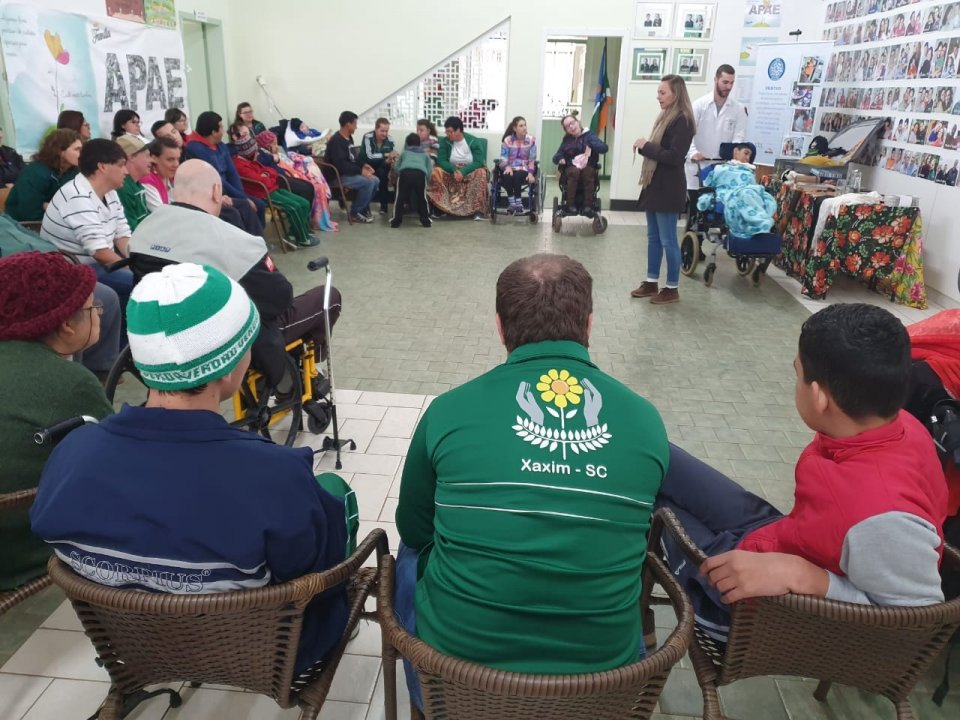 Eco Cooperação atende APAE de Xaxim e escolas em São Miguel do Oeste