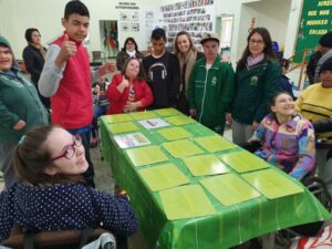 Eco Cooperação atende APAE de Xaxim e escolas em São Miguel do Oeste