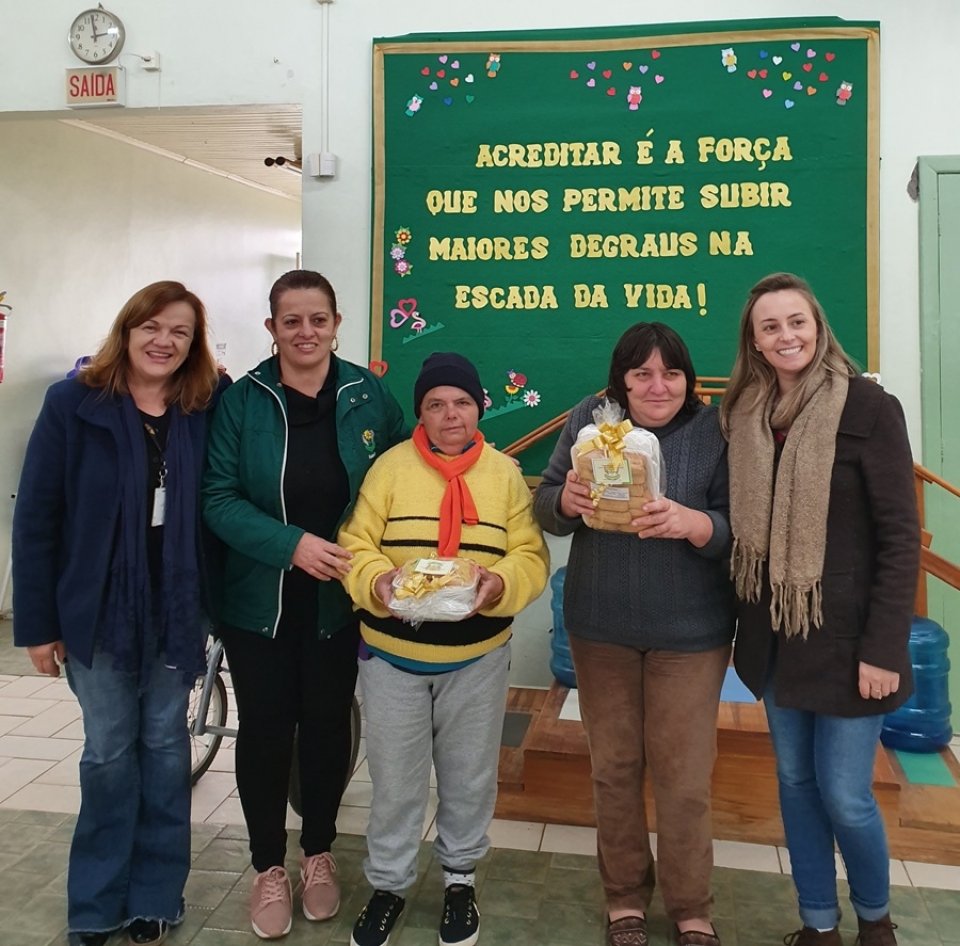 Roda de Leitura realiza contação de histórias na APAE de Xaxim/SC