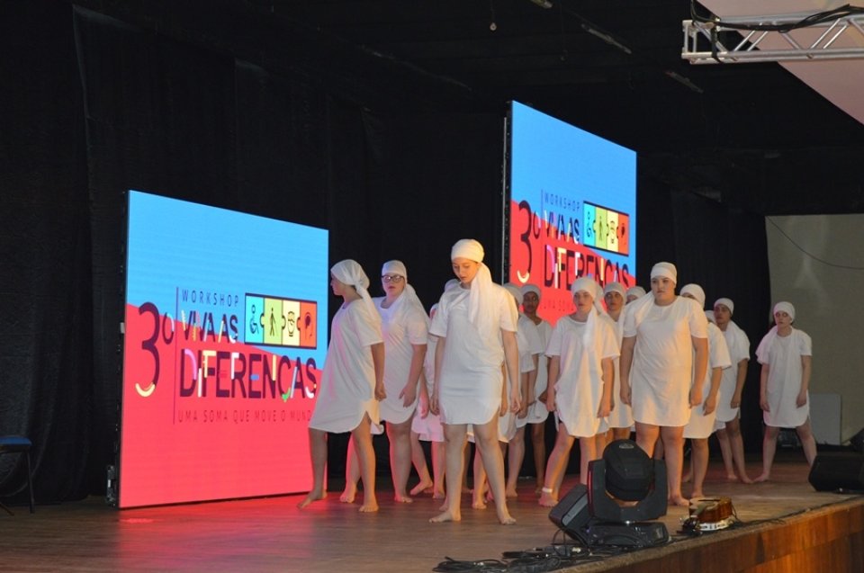 Programa Vozes do Corpo apresenta a coreografia Existência no 3º Workshop Viva as Diferenças