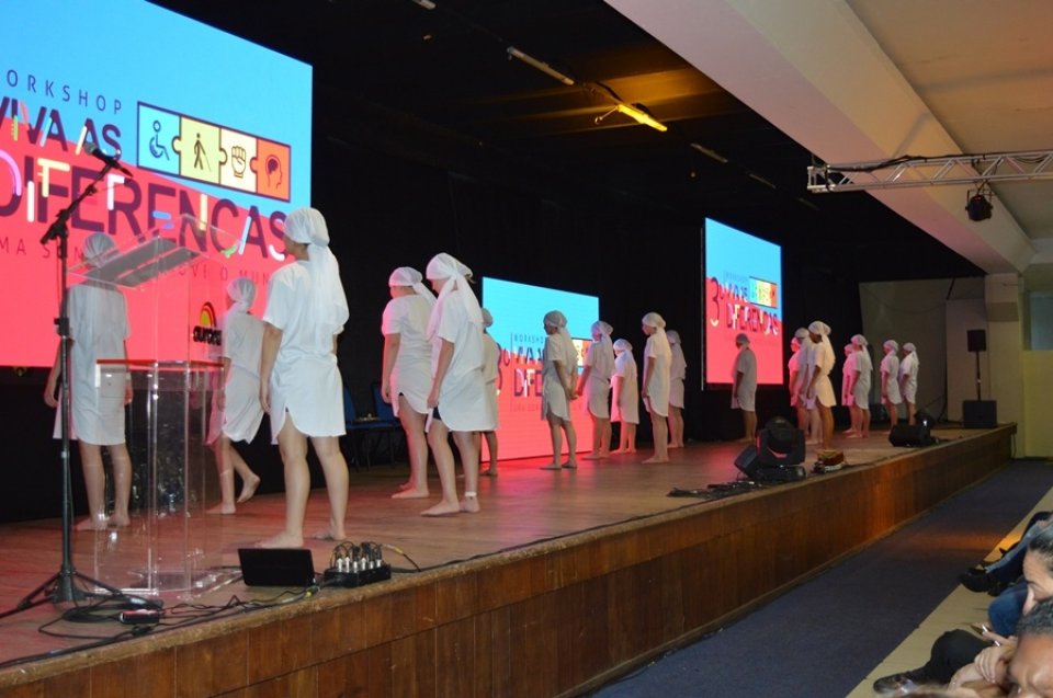 Programa Vozes do Corpo apresenta a coreografia Existência no 3º Workshop Viva as Diferenças