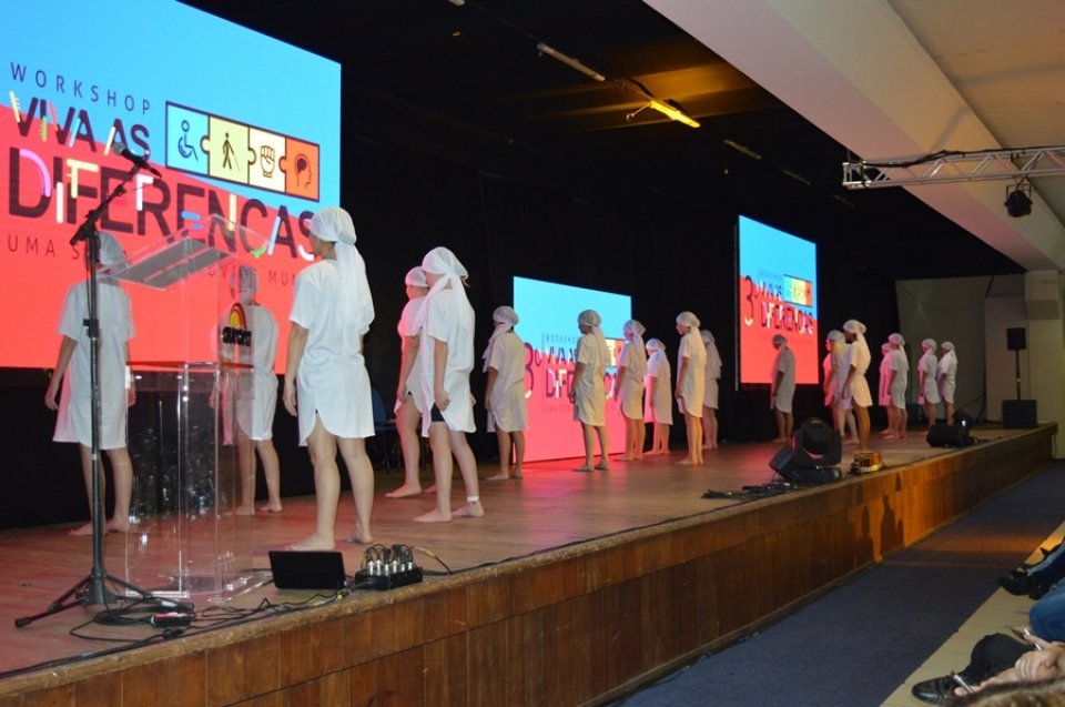 Programa Vozes do Corpo apresenta a coreografia Existência no 3º Workshop Viva as Diferenças