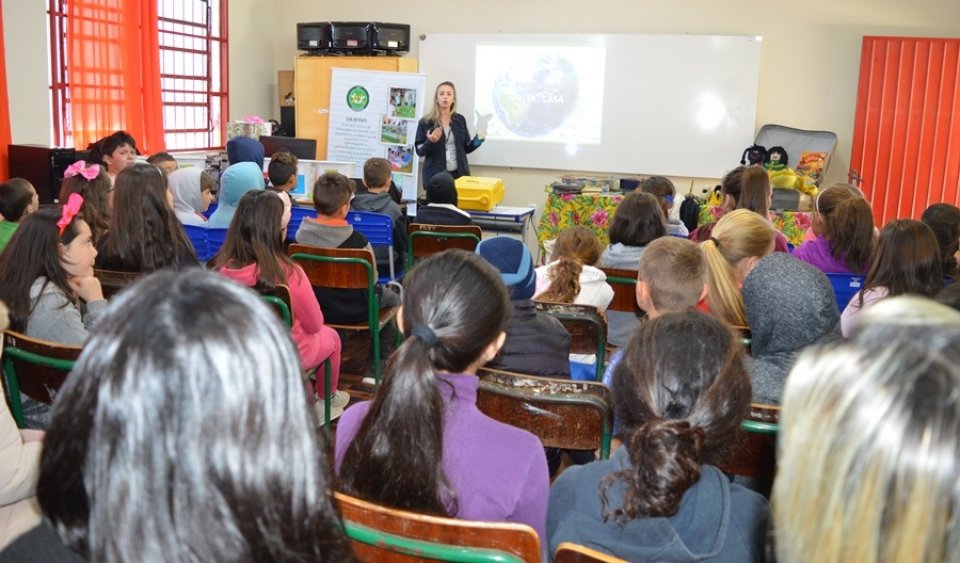 Escolas de Chapecó recebem o programa Eco Cooperação
