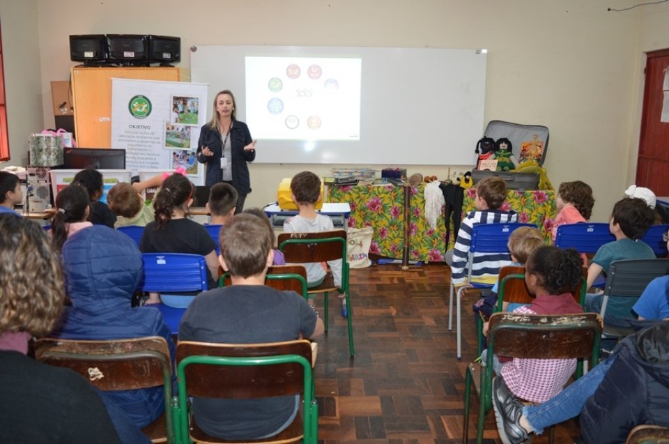 Escolas de Chapecó recebem o programa Eco Cooperação