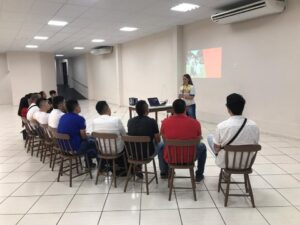 Intercambistas colombianos conhecem a história da Aurora Alimentos