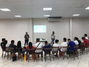 Intercambistas colombianos conhecem a história da Aurora Alimentos