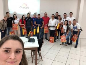 Intercambistas colombianos conhecem a história da Aurora Alimentos