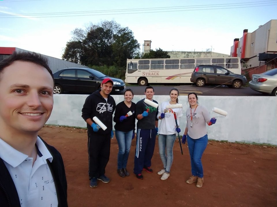 Voluntários de Sarandi/RS realizam revitalização de praça