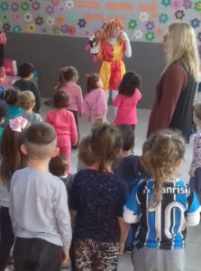 Multiplicadores do Roda de Leitura realizam atividade na Creche Mundo Mágico