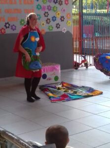 Multiplicadores do Roda de Leitura realizam atividade na Creche Mundo Mágico