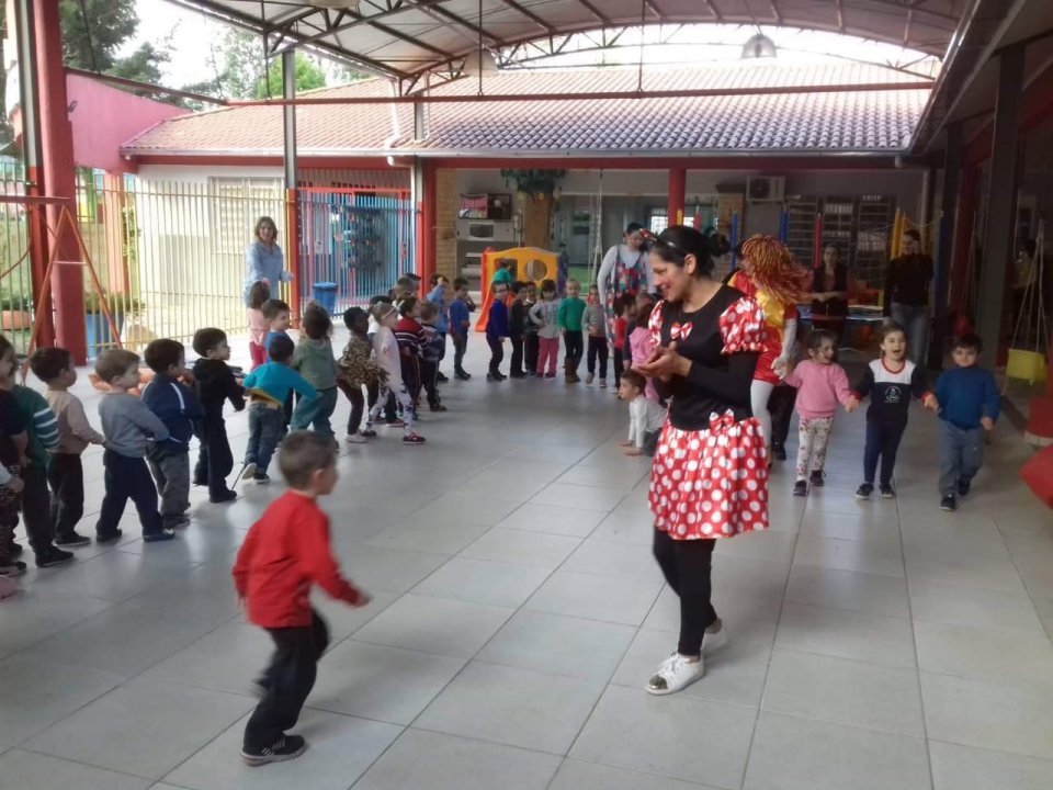 Multiplicadores do Roda de Leitura realizam atividade na Creche Mundo Mágico