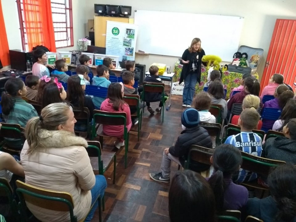 Roda de Leitura atende escolas de Chapecó