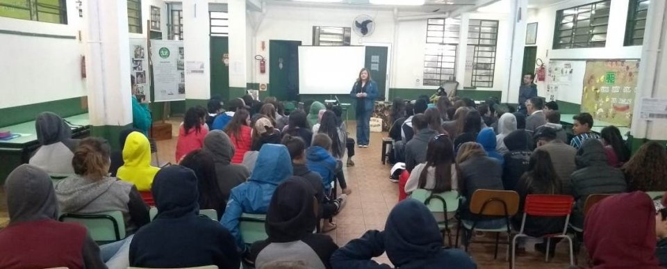 Roda de Leitura atende escolas de Chapecó