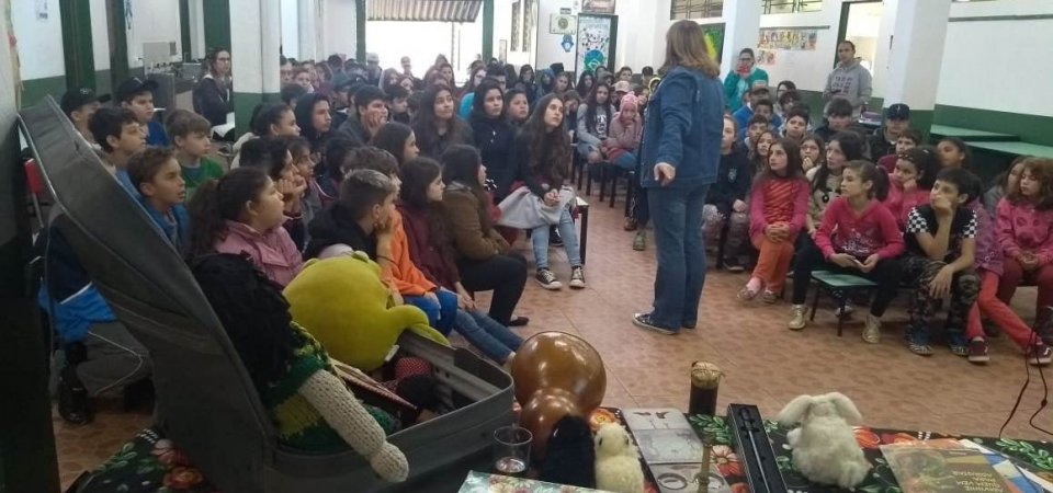 Roda de Leitura atende escolas de Chapecó
