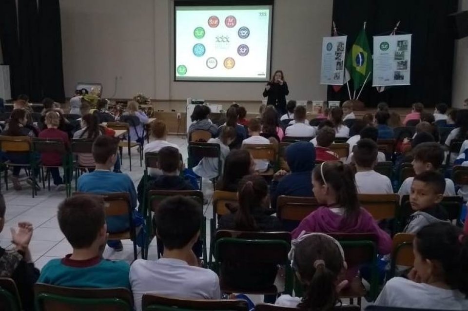 Roda de Leitura realiza contação de histórias em Pinhalzinho/SC