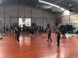 Vozes do Corpo apresenta coreografias no ExpoMusic do Colégio Exponencial