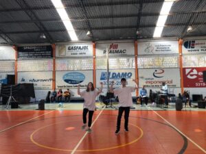 Vozes do Corpo apresenta coreografias no ExpoMusic do Colégio Exponencial