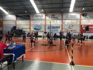 Vozes do Corpo apresenta coreografias no ExpoMusic do Colégio Exponencial