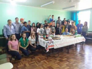 Voluntários realizam roda de conversa com alunos da EEEF Joaquim Pedro Salgado Filho