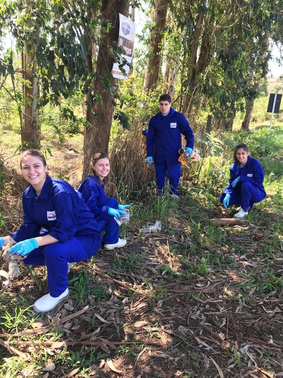 Voluntários do FAG participam da atividade em alusão ao Dia Mundial da Limpeza