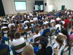 Roda de Leitura leva contação de histórias para escola em Pinhalzinho/SC