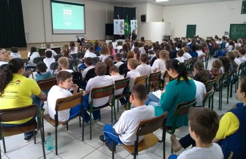 Roda de Leitura leva contação de histórias para escola em Pinhalzinho/SC