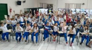 Roda de Leitura leva contação de histórias para escola em Pinhalzinho/SC