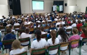 Roda de Leitura leva contação de histórias para escola em Pinhalzinho/SC