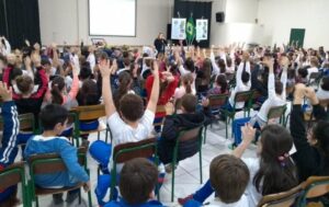 Roda de Leitura leva contação de histórias para escola em Pinhalzinho/SC