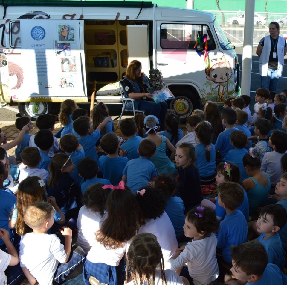 Roda de Leitura participa da Feira do Livro do Colégio Marista em Chapecó