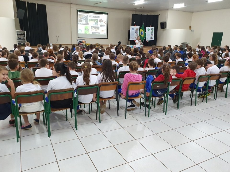 Eco Cooperação atende escolas em Chapecó e Pinhalzinho