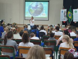 Eco Cooperação atende escolas em Chapecó e Pinhalzinho