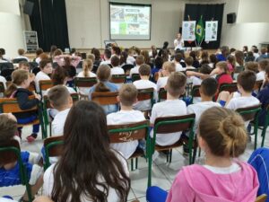 Eco Cooperação atende escolas em Chapecó e Pinhalzinho