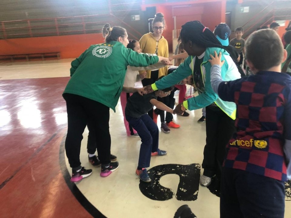 Alunos da E.B.M. Rui Barbosa conhecem Praça da Cooperação