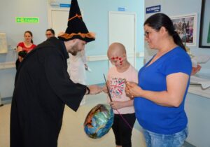 Sorrisos que inspiram na luta pela cura