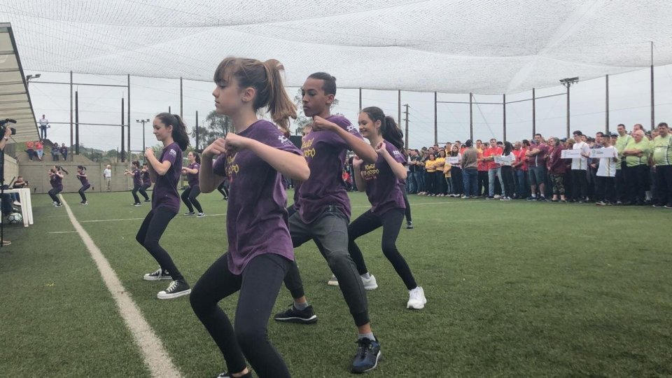 Grupo Vozes do Corpo apresenta coreografia no final da Copa Alfa
