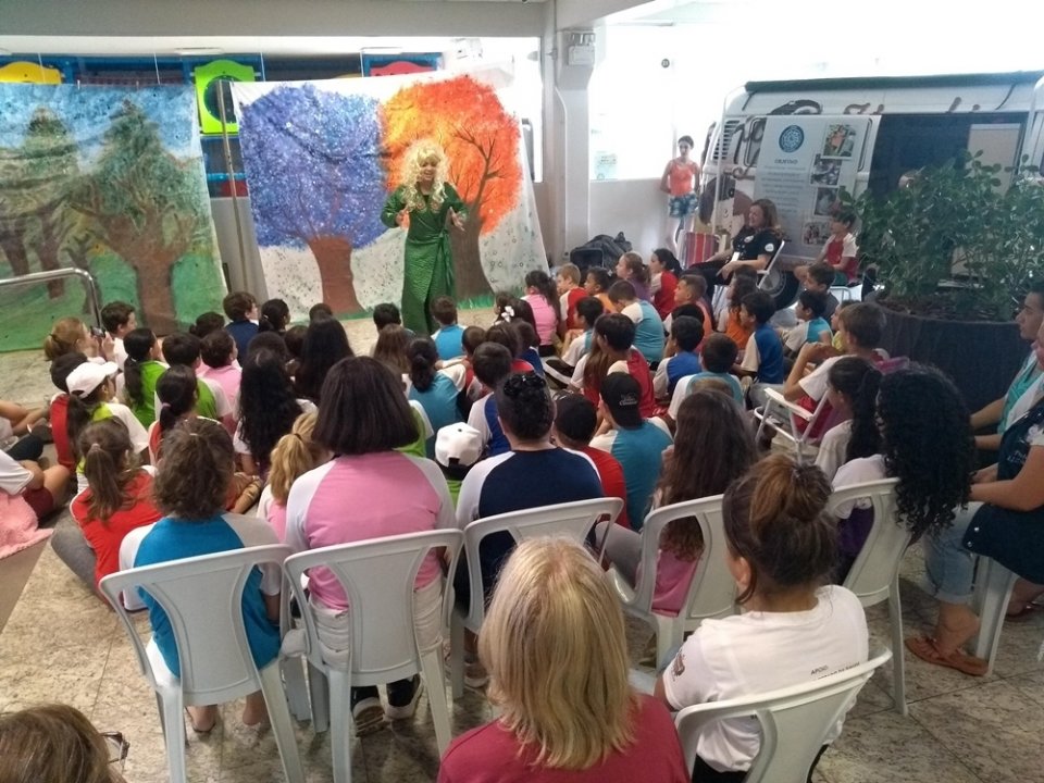 Eco Cooperação e Roda de Leitura realizam ação no mercado Hiper Badotti