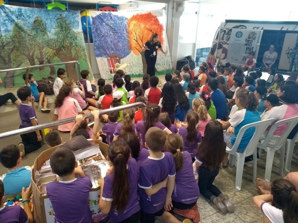 Eco Cooperação e Roda de Leitura realizam ação no mercado Hiper Badotti