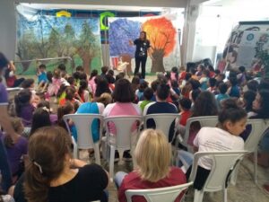 Eco Cooperação e Roda de Leitura realizam ação no mercado Hiper Badotti