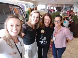 Eco Cooperação e Roda de Leitura realizam ação no mercado Hiper Badotti