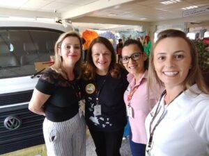 Eco Cooperação e Roda de Leitura realizam ação no mercado Hiper Badotti